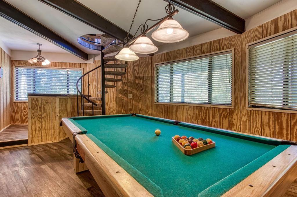 Three Bears Den, Hot Tub, Pool Table, Pool Access, 1089 Free Tickets Each Paid Day, Dollywood Inclu Villa Gatlinburg Exterior foto